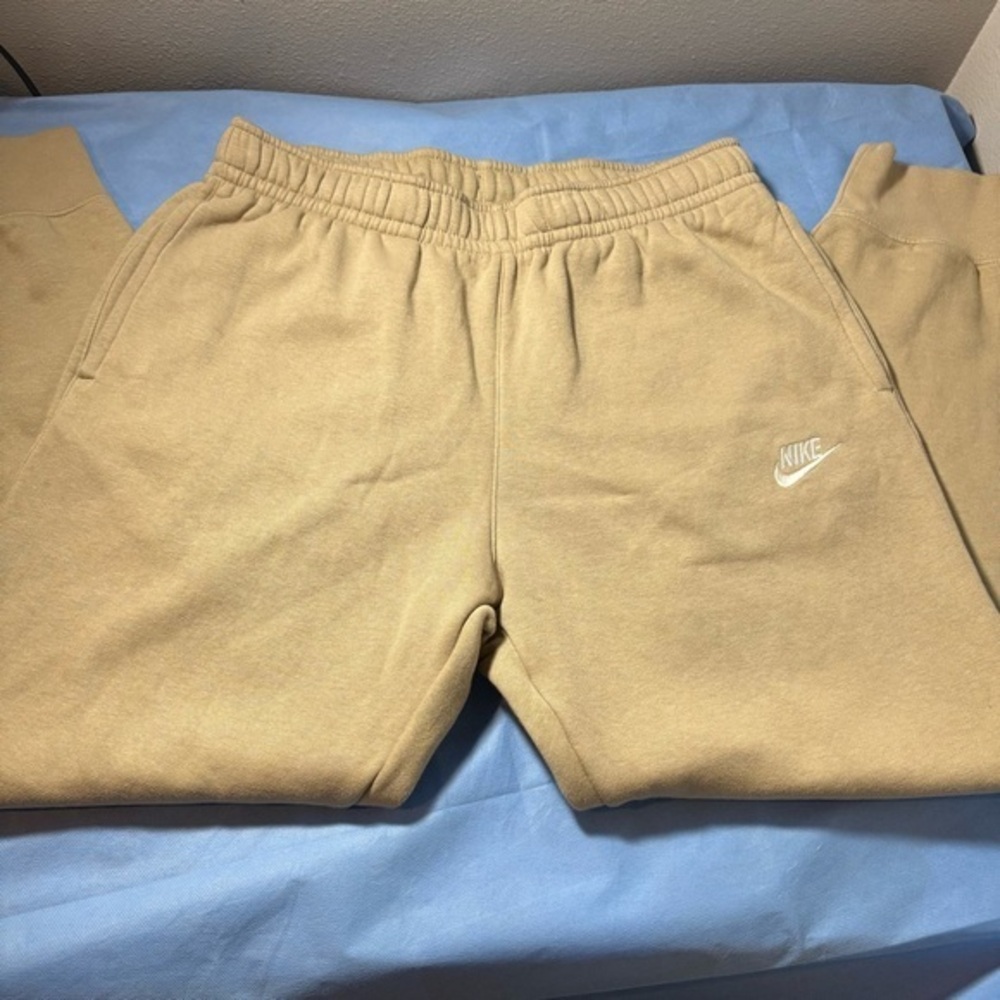 Nike Women's Sweatpants in Beige